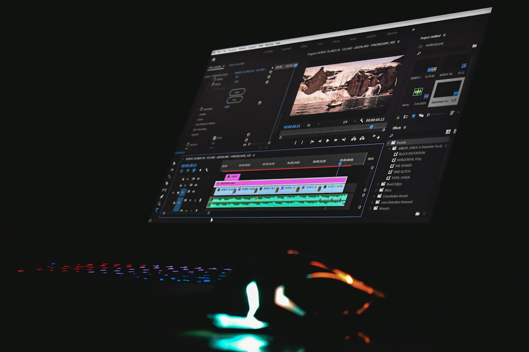 video editor cutting film